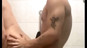 Comendo o meu cunhadi