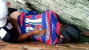 O confronto entre os torcedores terminou num beco sem saída
