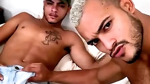 Botei o loirinho safado da minha rua pra mamar