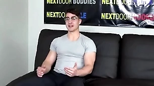 Muscled solo ray on touching glasses wanks and cums on the casting