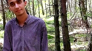He walks in along to woods and sees a twink asks him if he wants extra cash - czech hunter 561