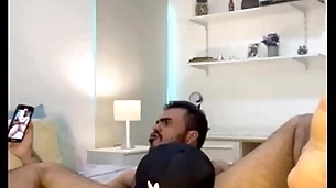 Maloka chupando o cu do amigo ativo