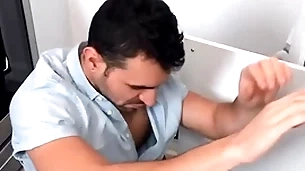 Str8chaser: plumber / men / ian greene  / runnel full at  www.sexmen.com/ian