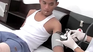 Asian instance seduces twink doctor and fucks his asshole