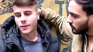 Allen king, douglas smith & thickcut95 follan a pelo en exteriores