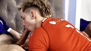 Gozando la verga de un macho