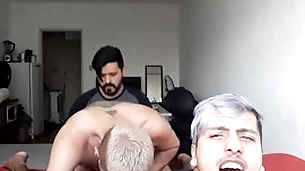 Um putinho queria comer meu namorado ander hard mas tinha que levar a piroca do kxorro! video completo vc encontra no meu xvideos red!