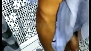 Dei um banho no cafuçu fiz um boquete gostoso e ele gozou muito - completo mo in flames ( in flames agora so se acessa pelo link xvideos.red )
