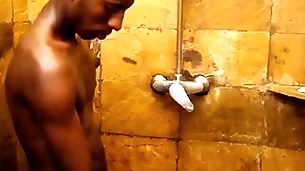 Fare african blows dong in shower before unsaddled sex
