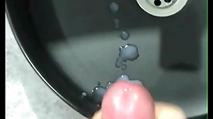Jerking off a big dick in the bathroom! finished with moans! lots of cum! muscular straight guy!