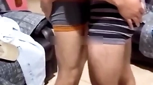 Mi bro me pide que no me bañe saliendo del gym para que vayamos a fajar y me llene de leche mi culito