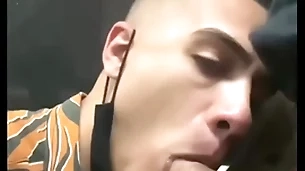 Novinho mamando pau grande em público - gabriel martins