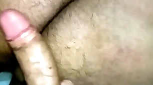 Brincando com o bundão da minha puta