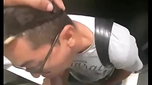 Aquela mamada no banheirão