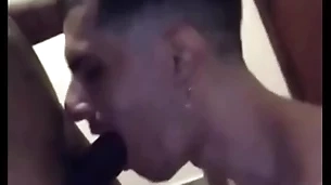 Traindo meu namorado no motel com os novinhos pauzudos, me comeram gostoso e mamei muitos aquelas picas